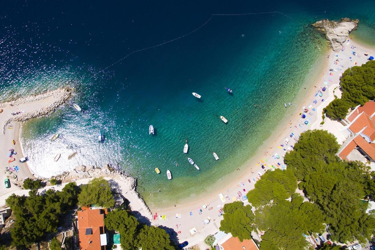 Apartments By The Sea Brela, Makarska - 6688 外观 照片