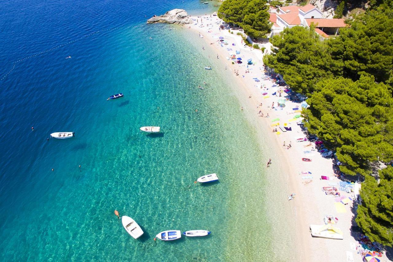 Apartments By The Sea Brela, Makarska - 6688 外观 照片