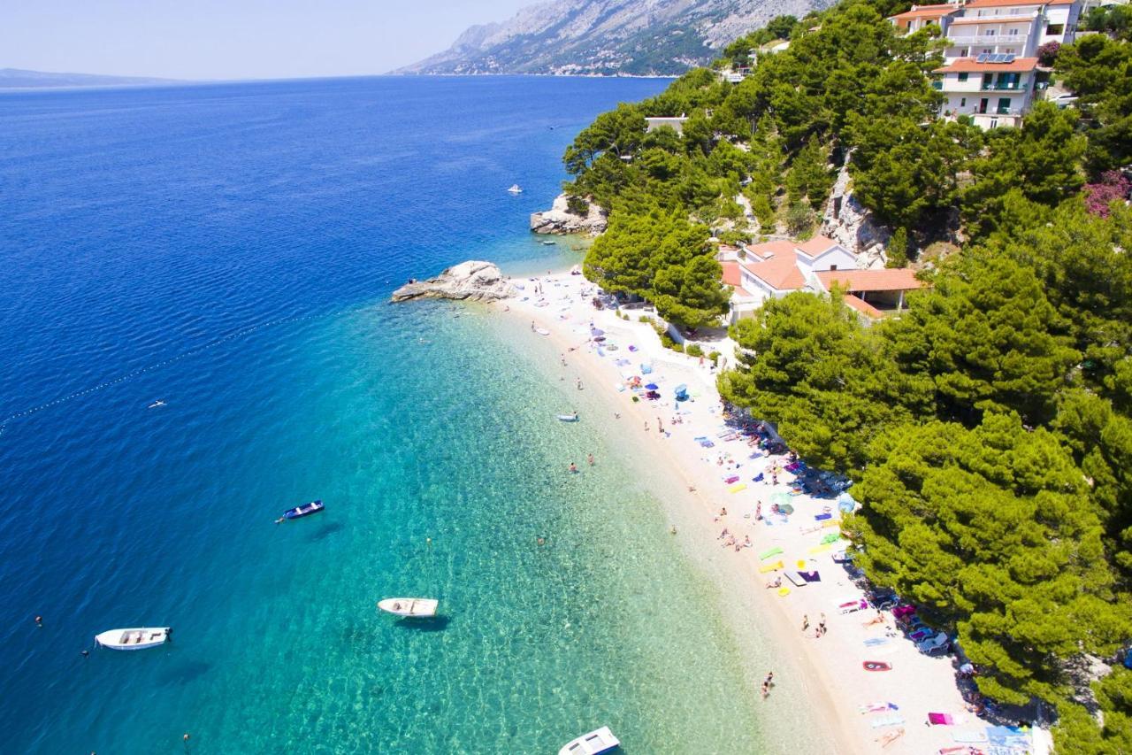 Apartments By The Sea Brela, Makarska - 6688 外观 照片