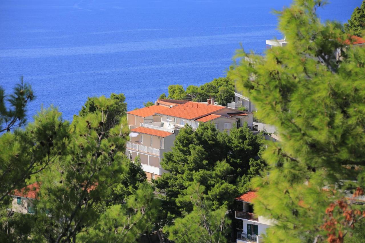 Apartments By The Sea Brela, Makarska - 6688 外观 照片