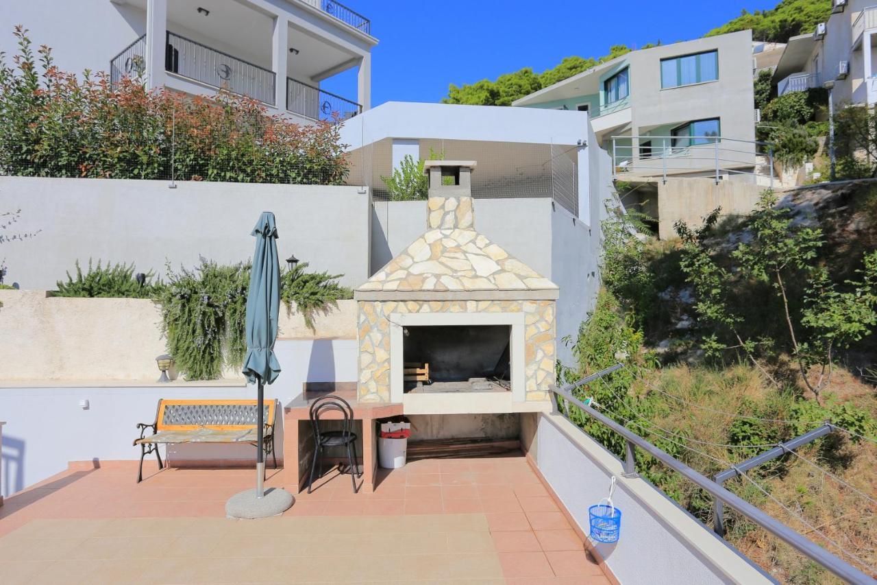 Apartments By The Sea Brela, Makarska - 6688 外观 照片