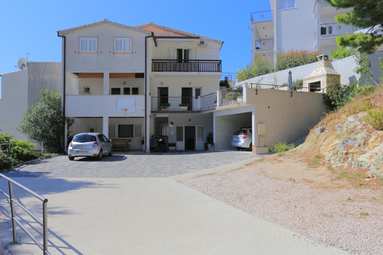 Apartments By The Sea Brela, Makarska - 6688 外观 照片