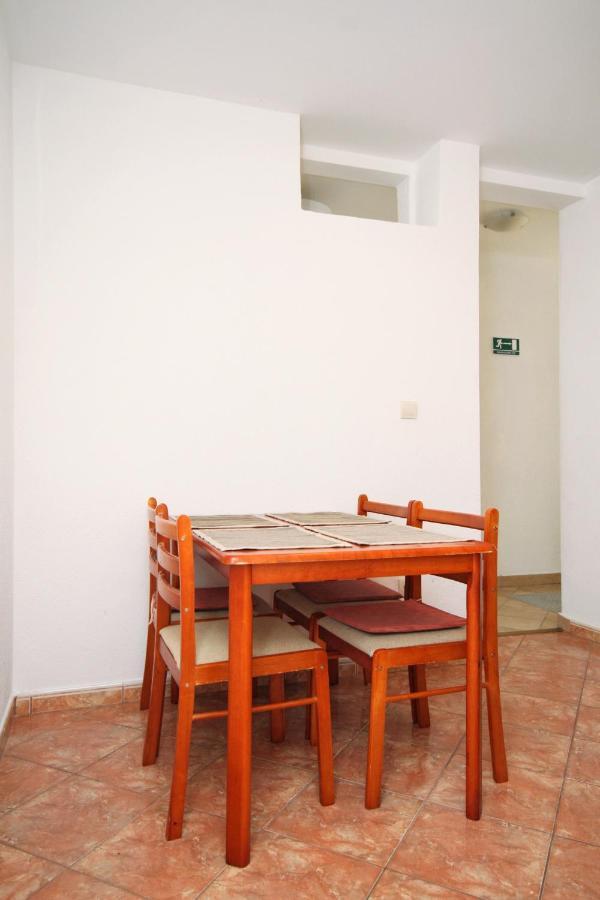 Apartments By The Sea Brela, Makarska - 6688 外观 照片