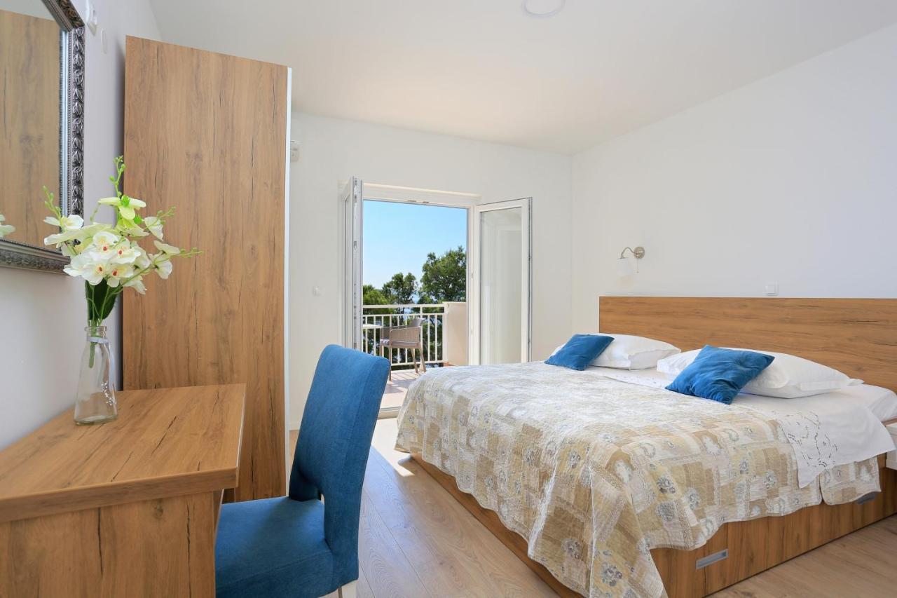 Apartments By The Sea Brela, Makarska - 6688 外观 照片
