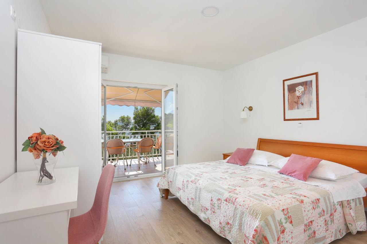 Apartments By The Sea Brela, Makarska - 6688 外观 照片