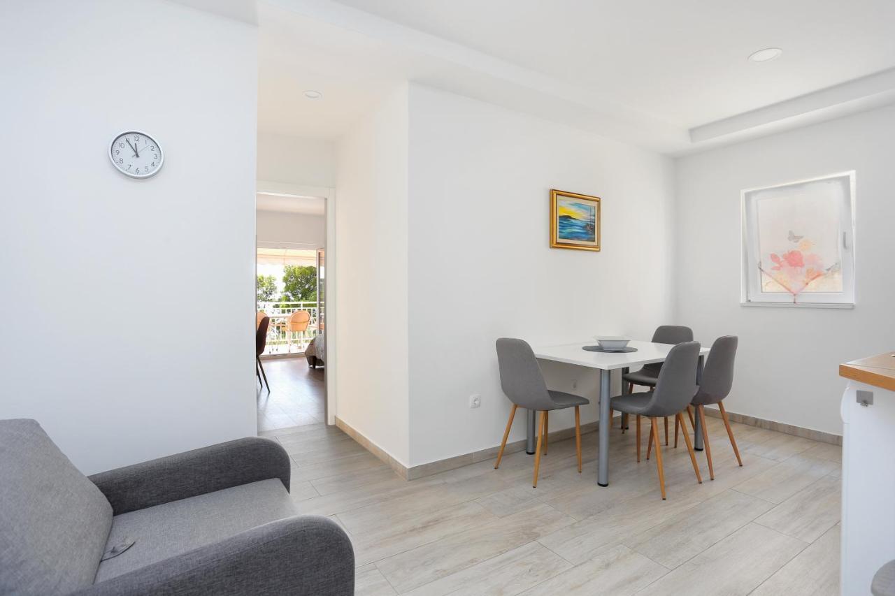 Apartments By The Sea Brela, Makarska - 6688 外观 照片