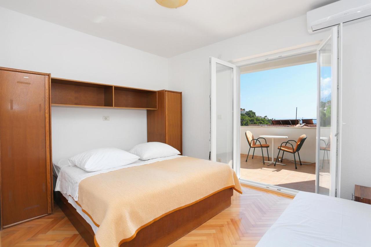 Apartments By The Sea Brela, Makarska - 6688 外观 照片