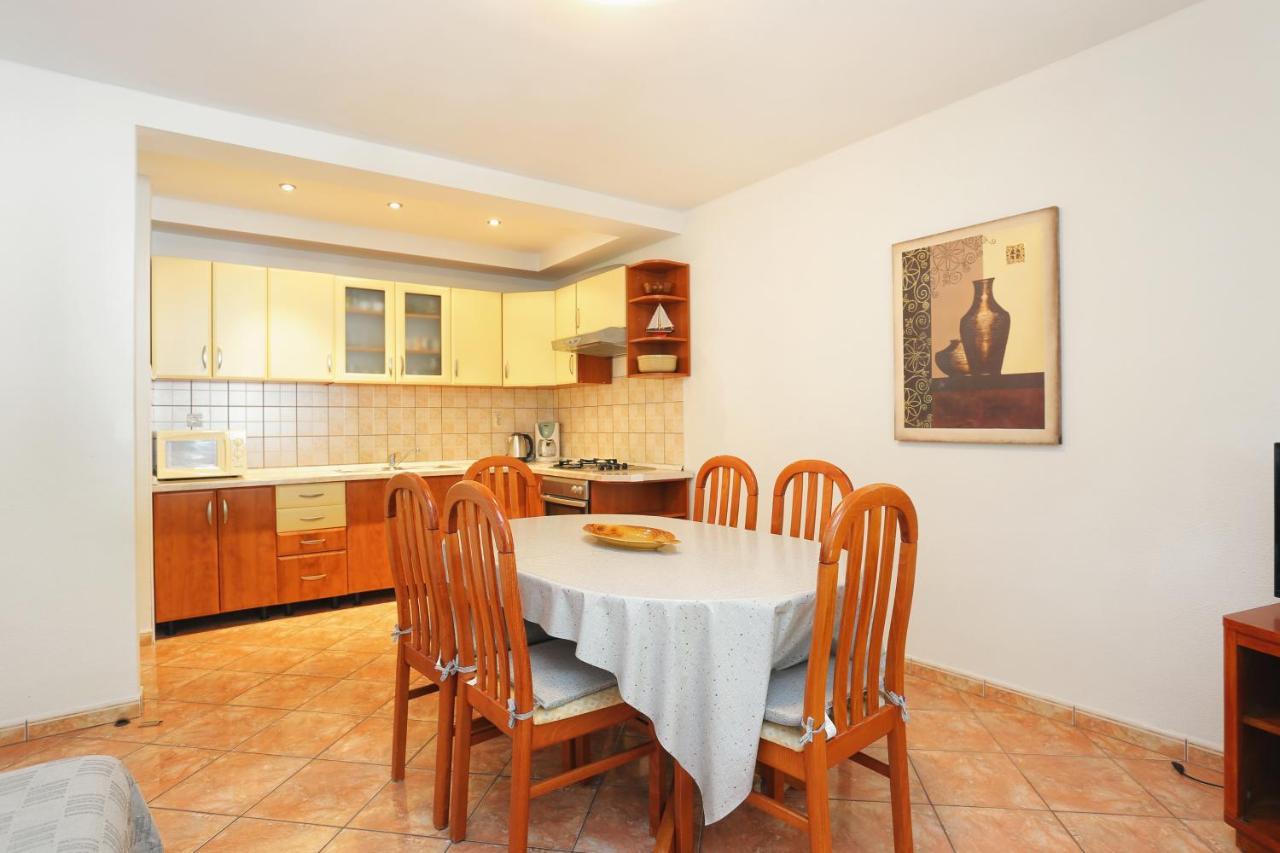 Apartments By The Sea Brela, Makarska - 6688 外观 照片