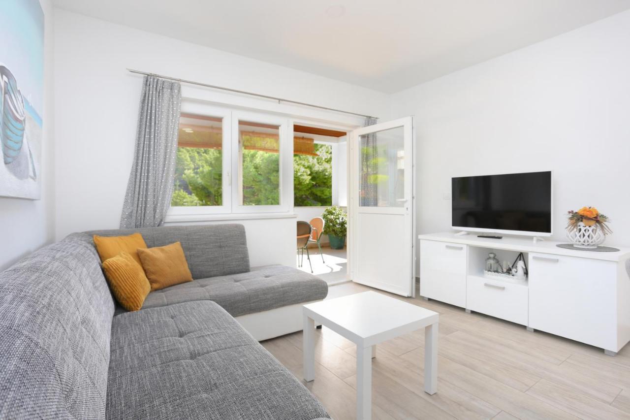 Apartments By The Sea Brela, Makarska - 6688 外观 照片