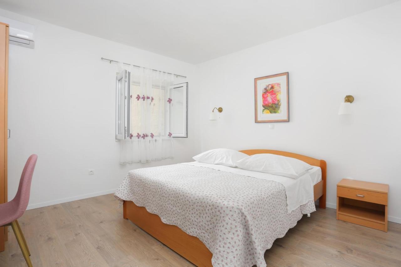 Apartments By The Sea Brela, Makarska - 6688 外观 照片