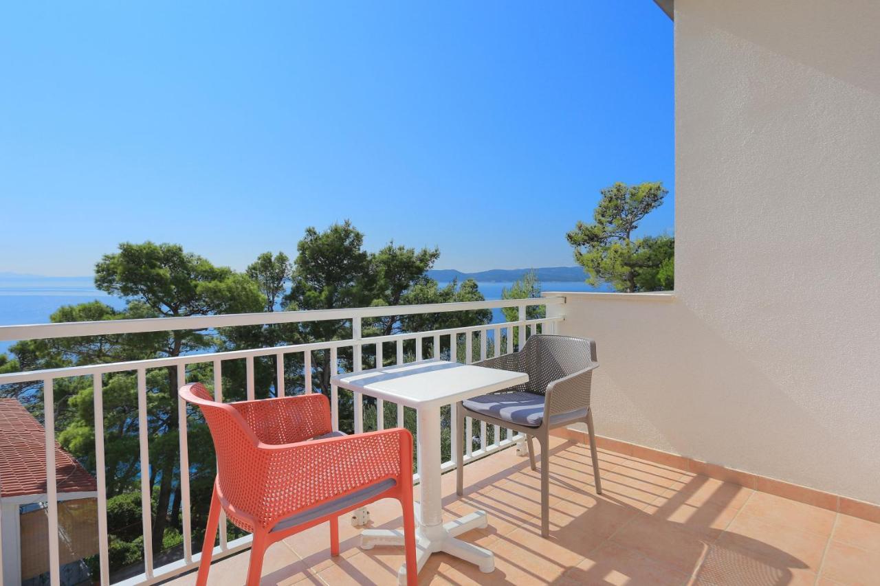 Apartments By The Sea Brela, Makarska - 6688 外观 照片