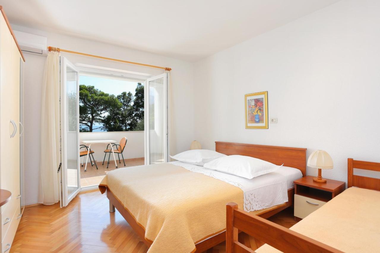 Apartments By The Sea Brela, Makarska - 6688 外观 照片