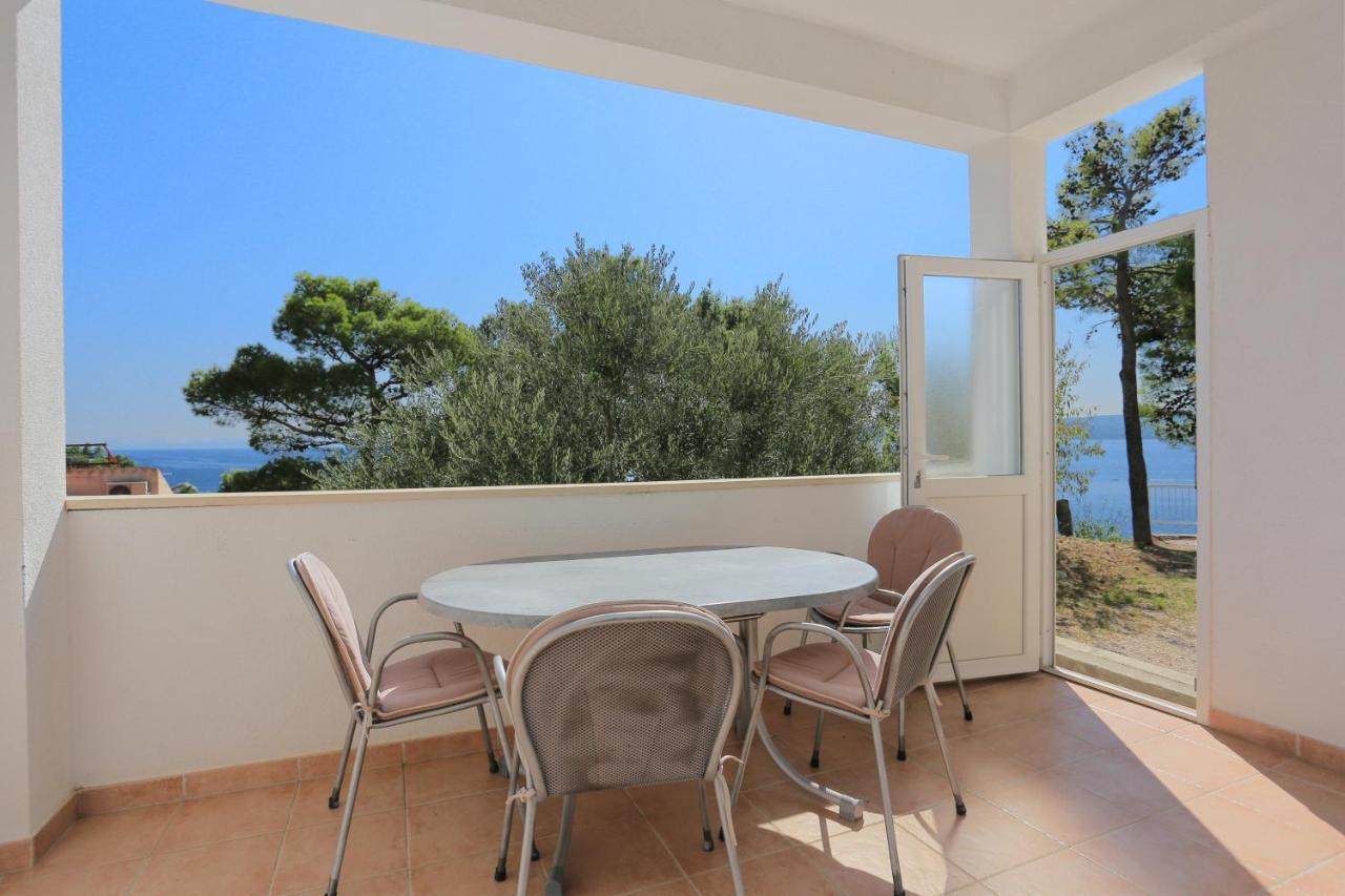 Apartments By The Sea Brela, Makarska - 6688 外观 照片