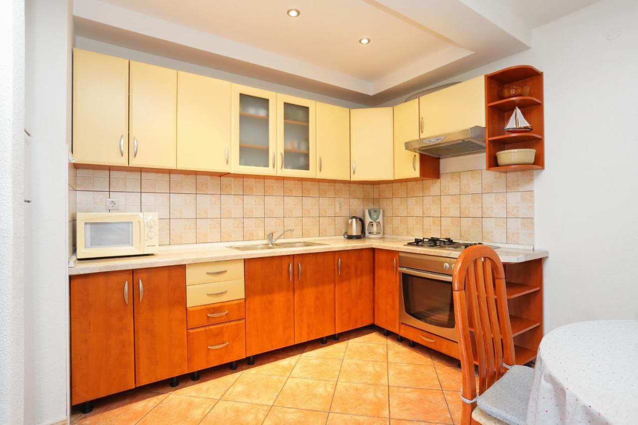 Apartments By The Sea Brela, Makarska - 6688 外观 照片